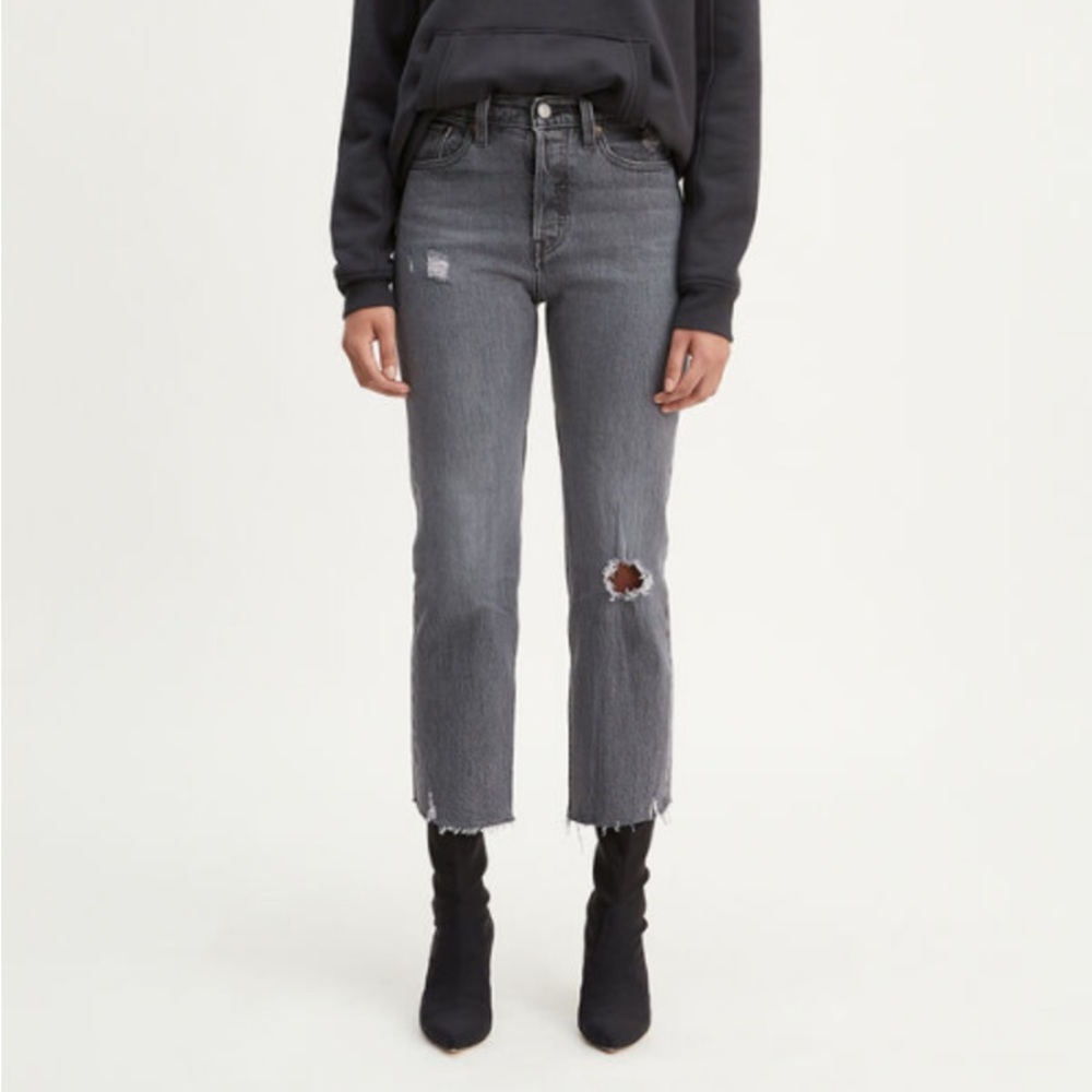 Levi's Women's Straight Leg Jeans in Washed Gray with Distressed Knee